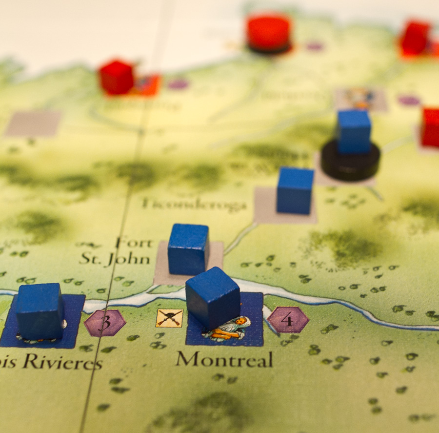 I A Few Acres of Snow repræsenterer de små firkantede brikker landsbyer, som spillerne koloniserer i løbet af spillet.