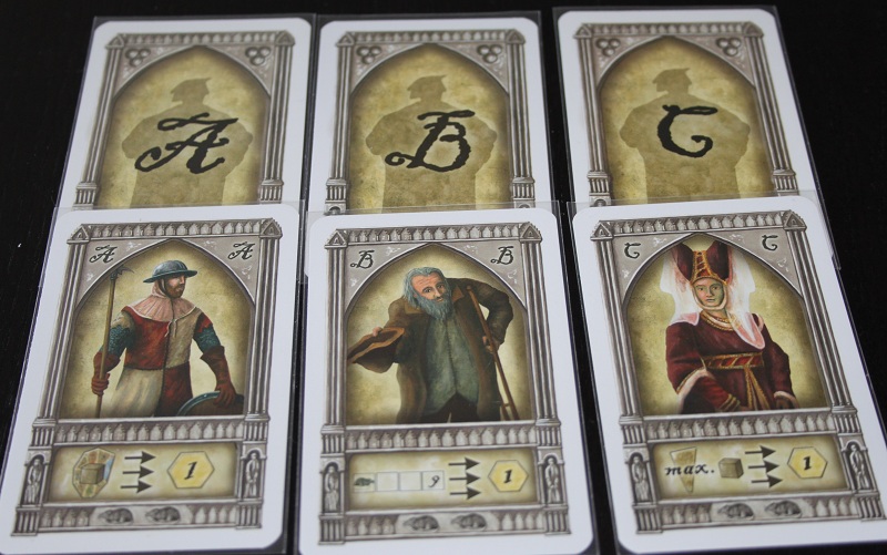 Eksempel på de grå personkort i brætspillet Notre Dame