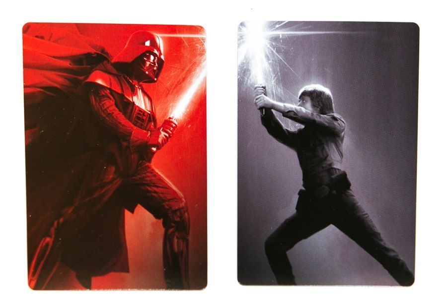 Darth Vader og Luke Skywalker symboliserer henholdsvis dark side og light side på spillets Force commitment kort