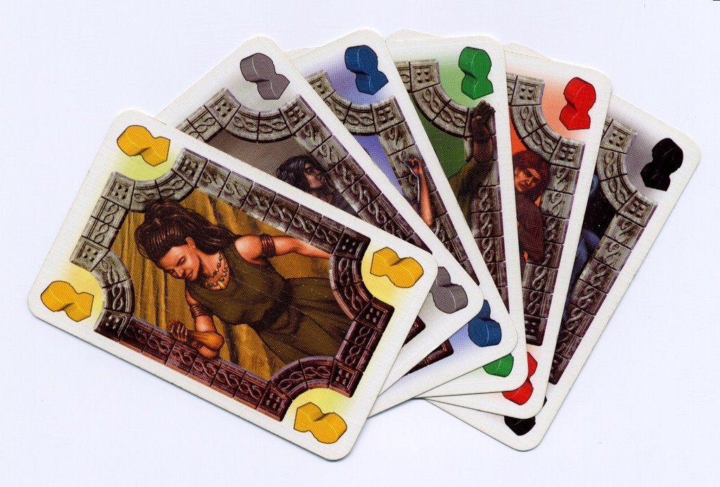 Attila - Når man spiller et kort, må man lægge en stammemarkør med samme farve på brættet.